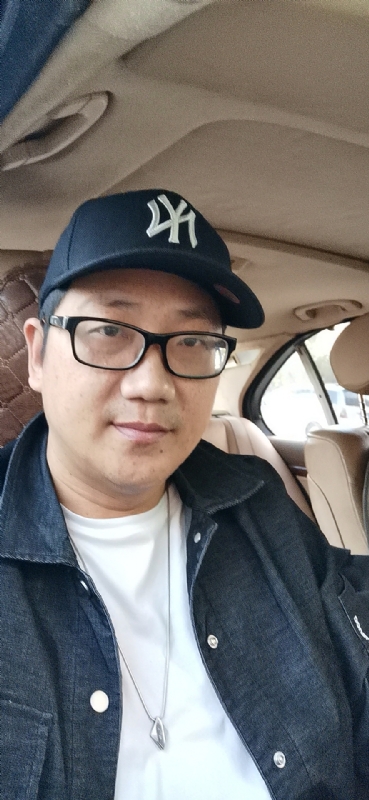 拥抱幸福的第一张照片--石狮相亲网