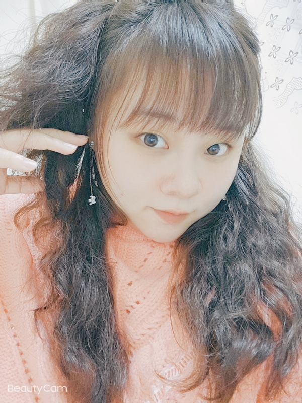 艾薇儿的第一张照片--石狮相亲网