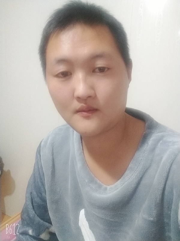 烟圈里透着伤的第一张照片--石狮相亲网