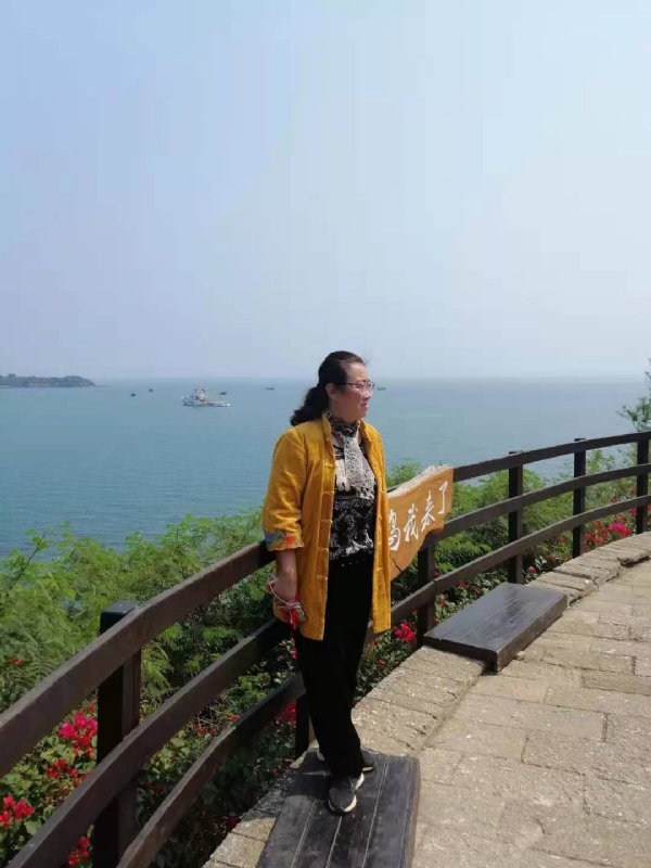曦若半秋的第一张照片--石狮相亲网