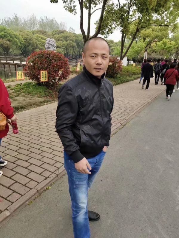 傻子的第一张照片--石狮相亲网