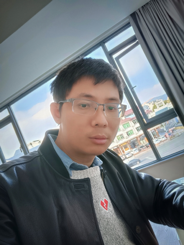也许只是缺少一个拥抱的第二张照片--石狮相亲网