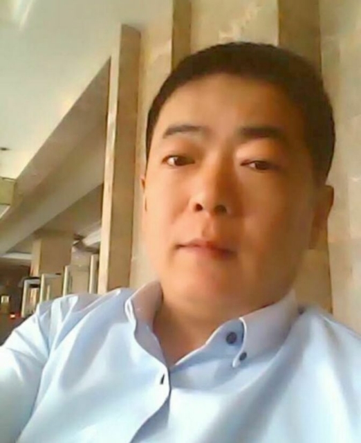 落叶随风的第一张照片--石狮相亲网
