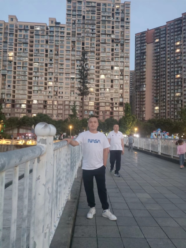 寂寞的男人的第一张照片--石狮相亲网