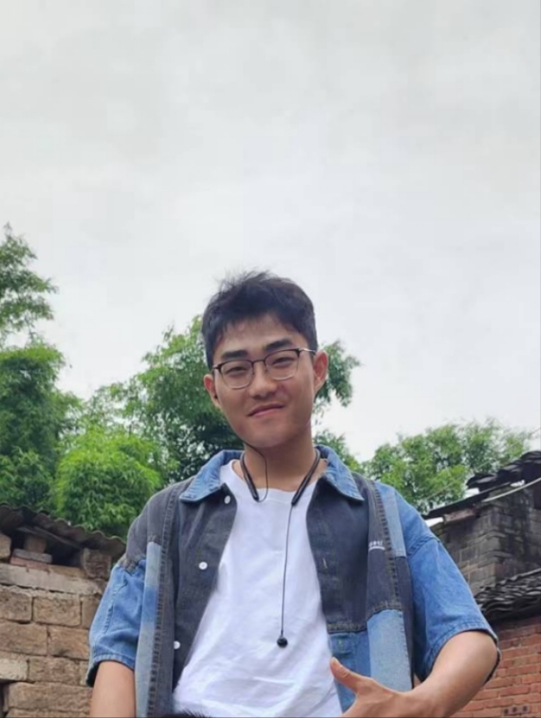 越努力越幸运的第一张照片--石狮相亲网