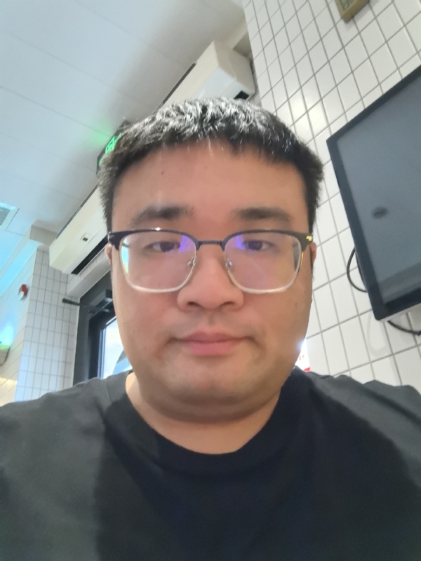 君临天下的第三张照片--石狮相亲网