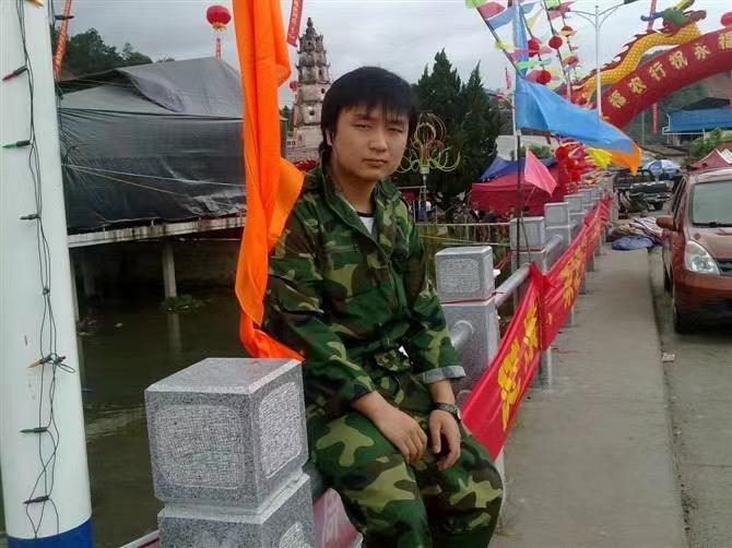 如影随形的第二张照片--石狮相亲网