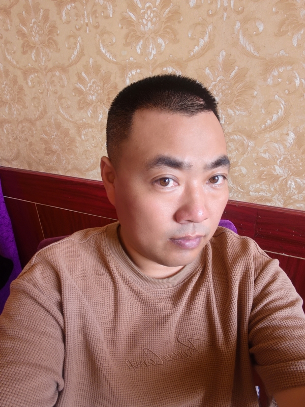 擦亮眼睛向前看的第一张照片--石狮相亲网