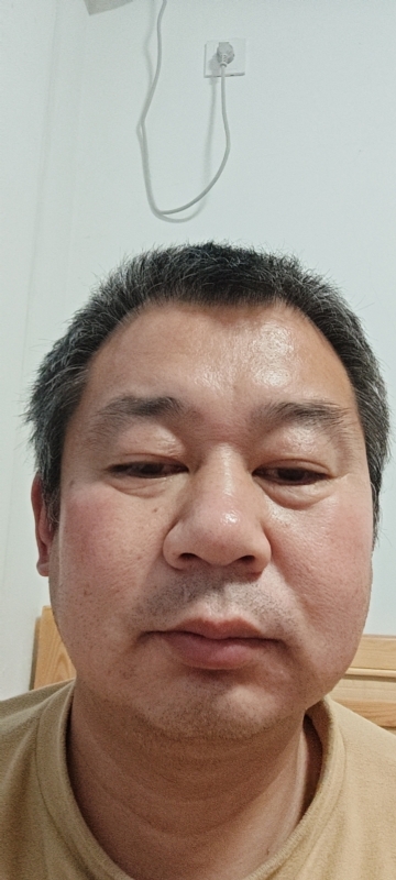 龙万的第一张照片--石狮相亲网